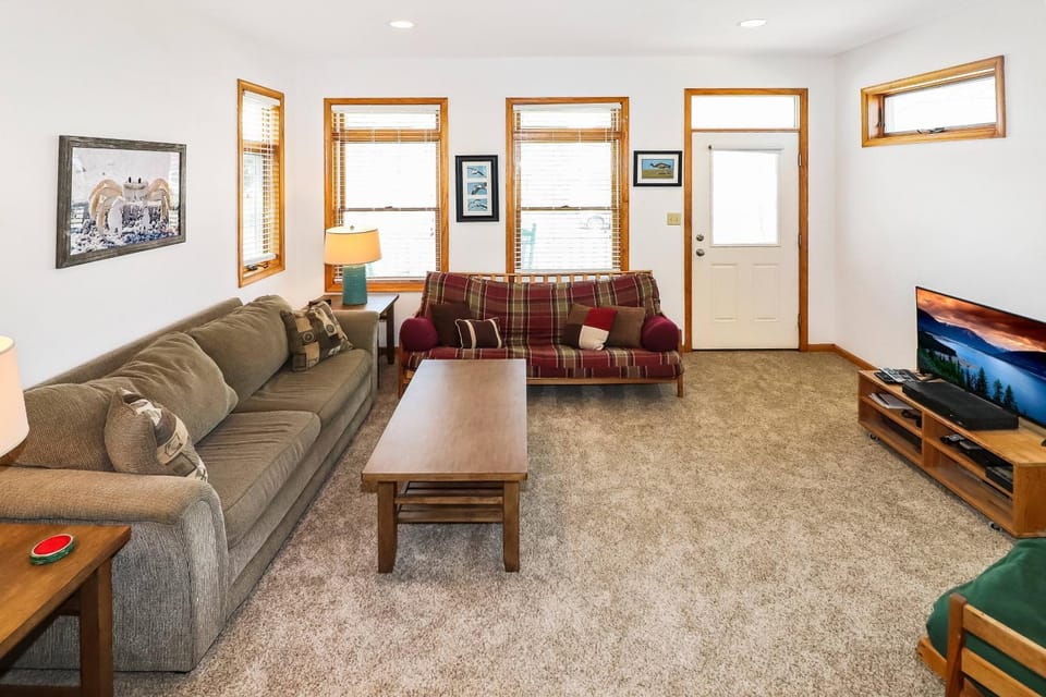 Herbie's Hideaway - Water views & Screened porch! House in Chincoteague Island