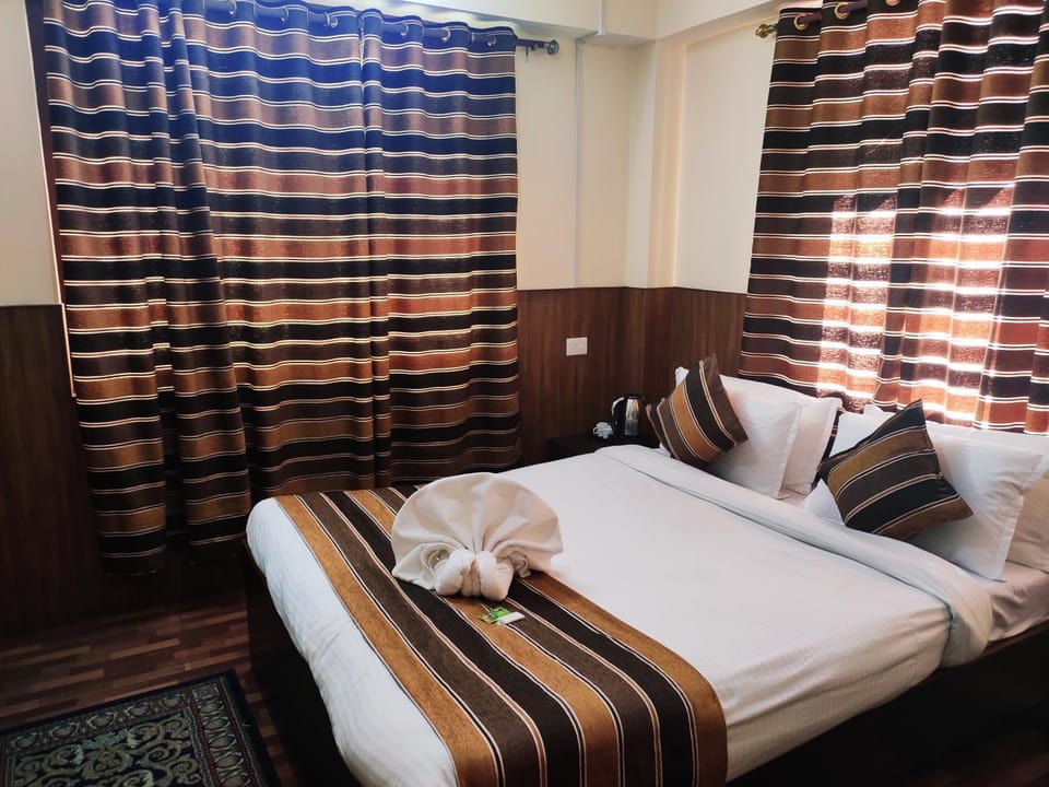 Bed, towels