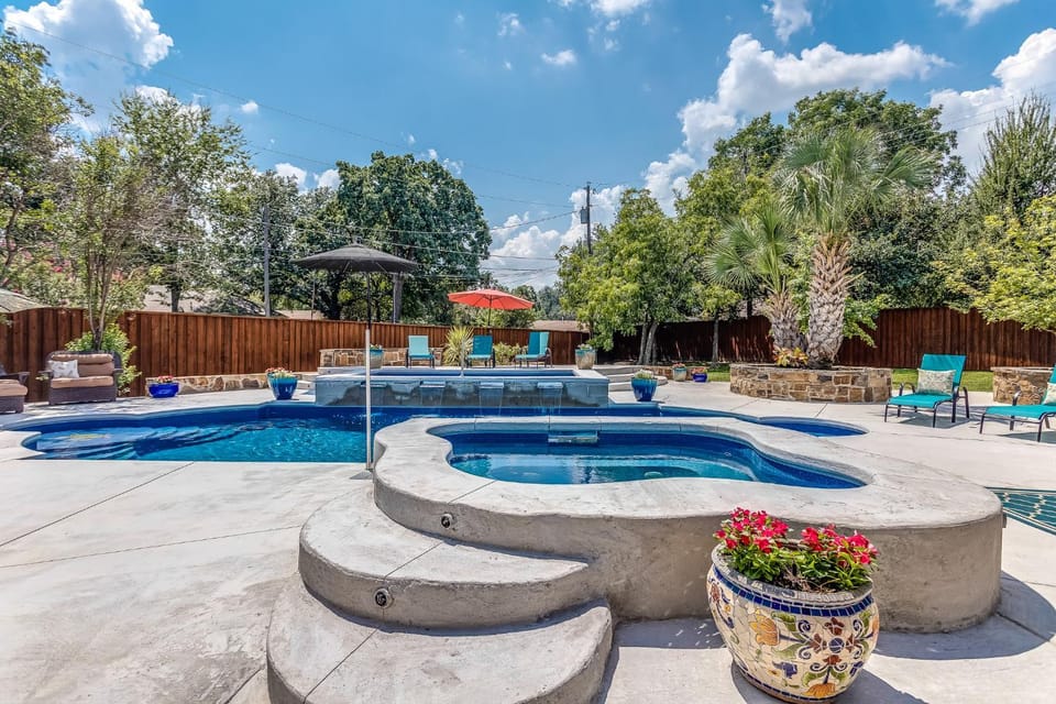 Hot Tub, Swimming pool