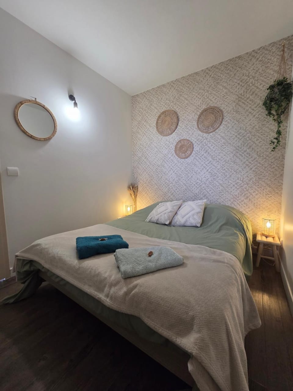 Bed, Photo of the whole room, Bedroom