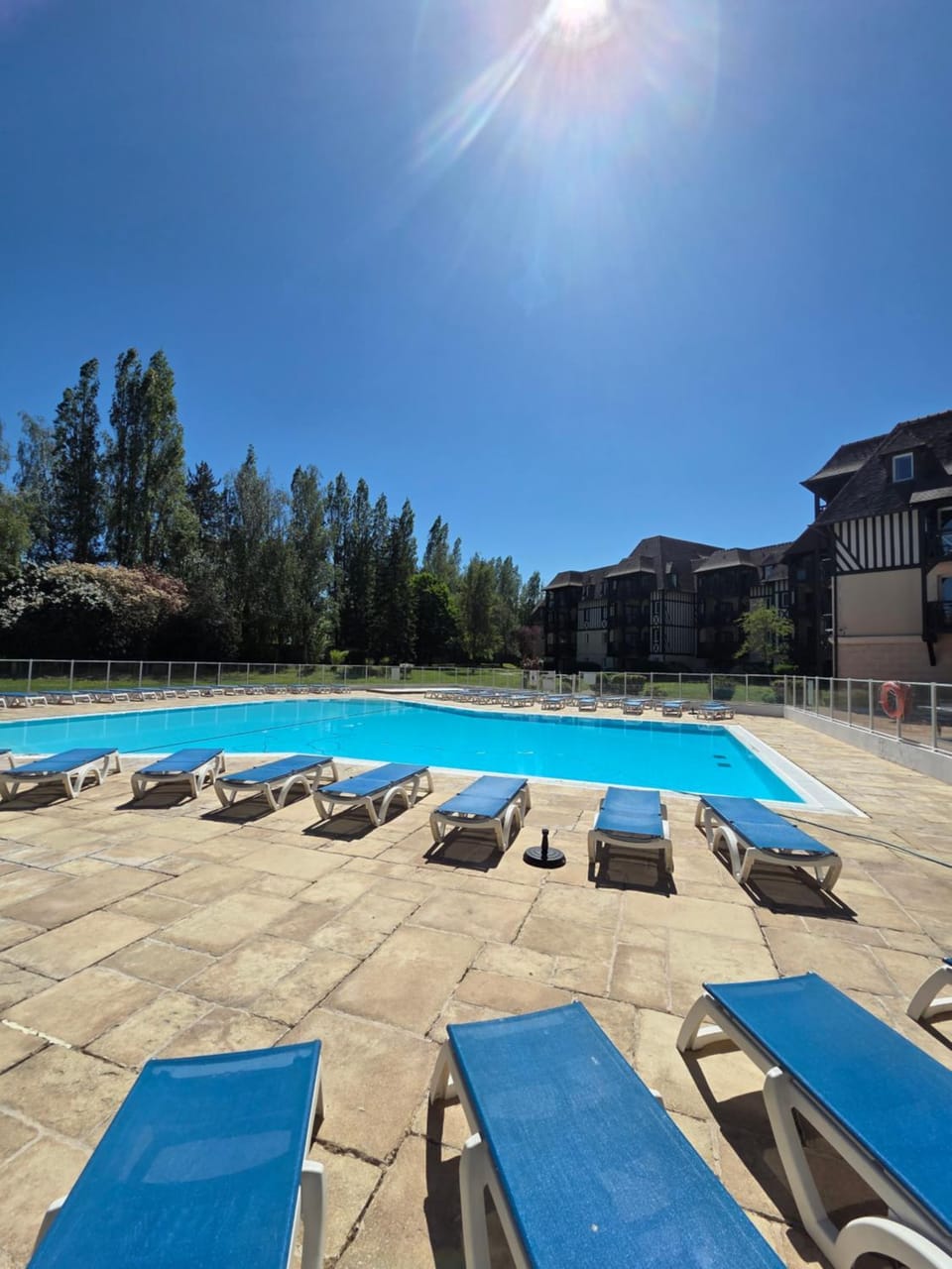Pool view, Swimming pool, sunbed