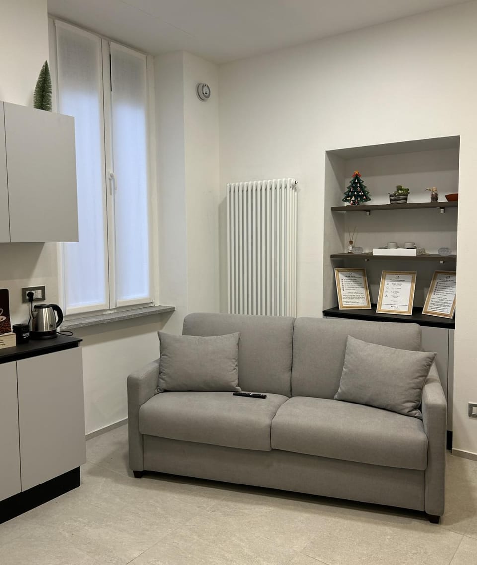 Coffee/tea facilities, Kitchen or kitchenette, Living room, Seating area