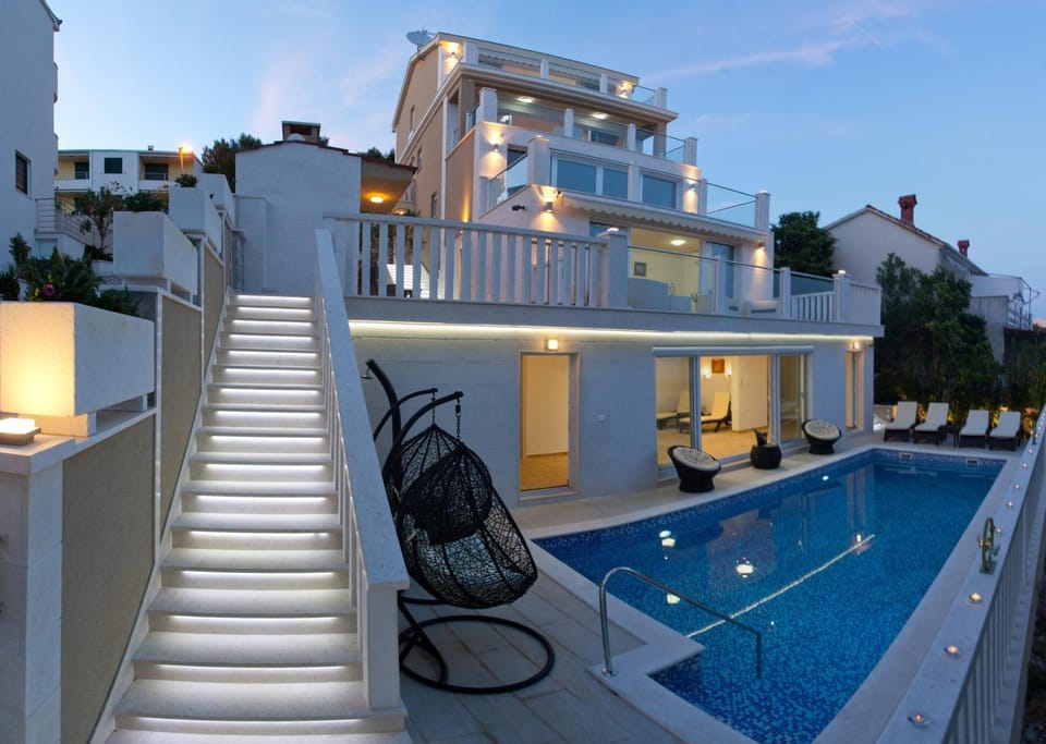 Communal lounge/ TV room, Garden, Balcony/Terrace, Fitness centre/facilities, Garden view, Pool view, Sea view