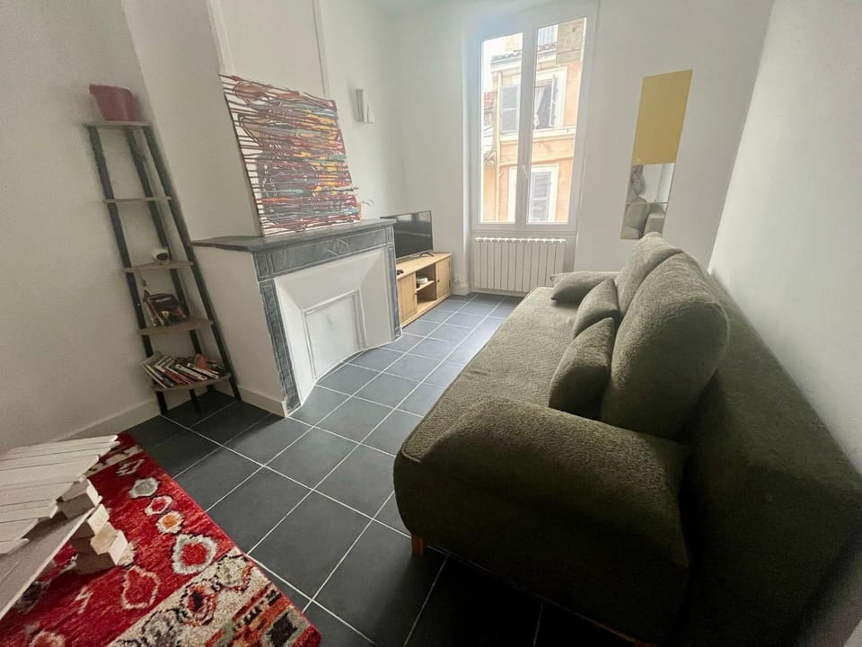 Un spacieux t2 en plein centre cours belsuns Apartment in Marseille
