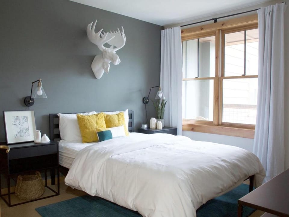 Luxury 2 bed 2 bath Condo in River Run with Pool and Hot Tub Apartment in Keystone