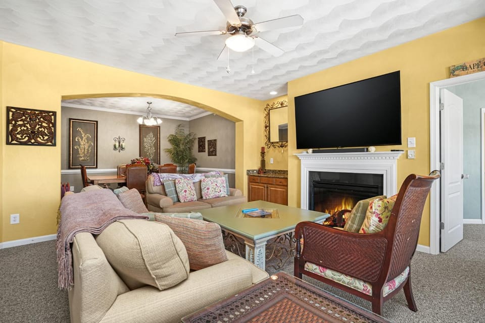 Isla Villa - Comfortable Bay Creek townhome with pools & golf! House in Cape Charles