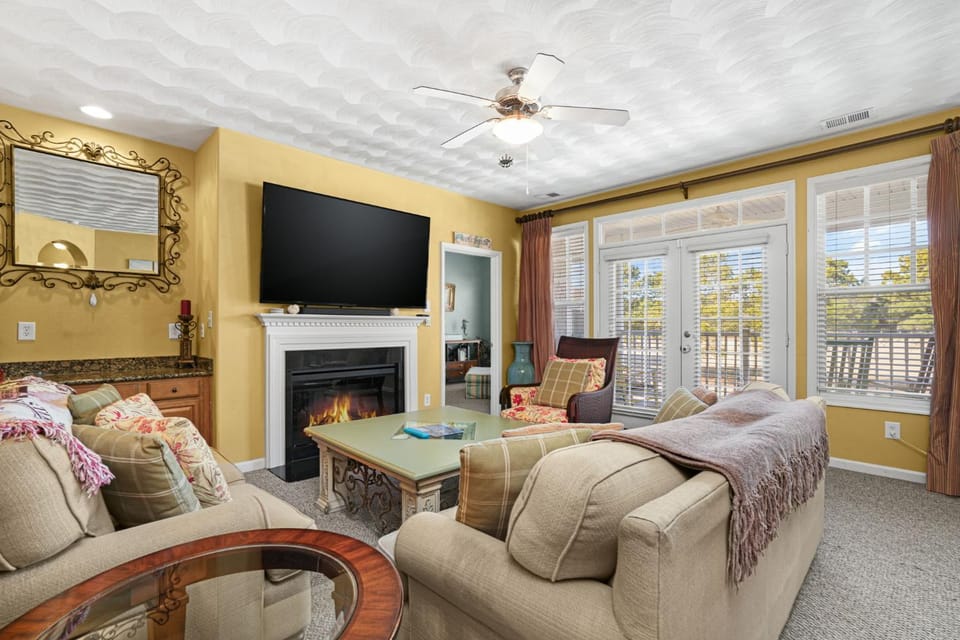 Isla Villa - Comfortable Bay Creek townhome with pools & golf! House in Cape Charles
