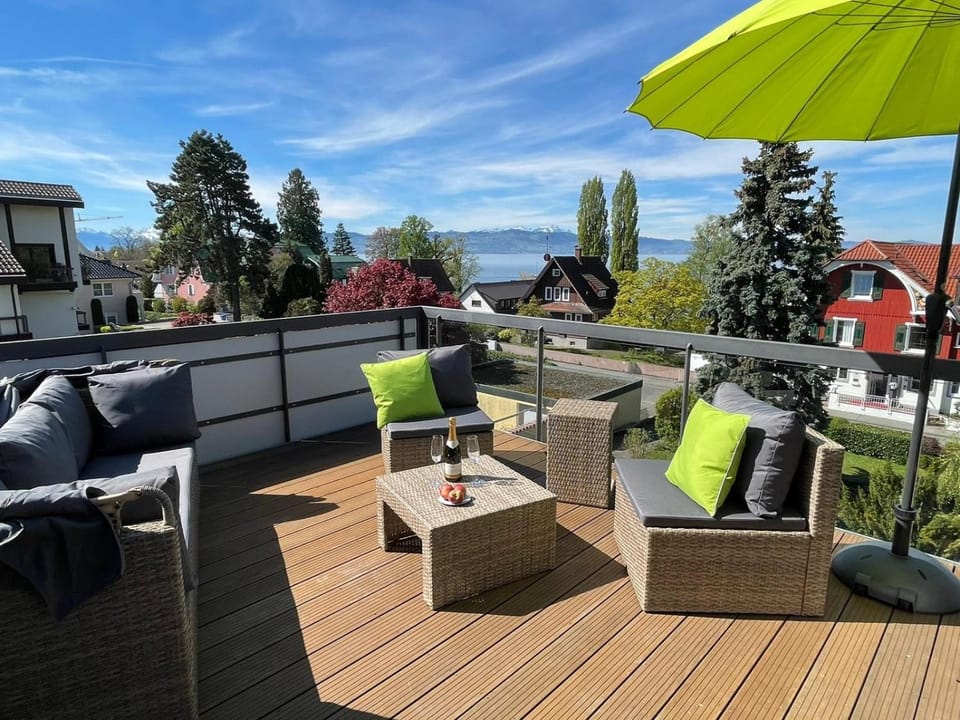 Property building, Balcony/Terrace, Living room