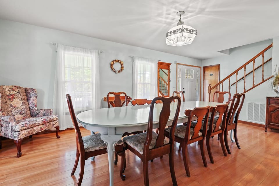 Island Estate - Pet friendly, private pool & dock! House in Chincoteague Island