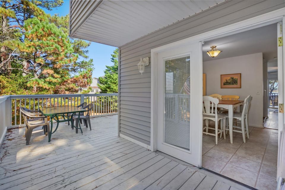 Island Sunrise - Pet friendly, waterfront duplex! House in Chincoteague Island