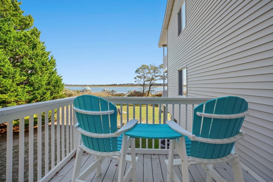 Island Sunrise - Pet friendly, waterfront duplex! House in Chincoteague Island