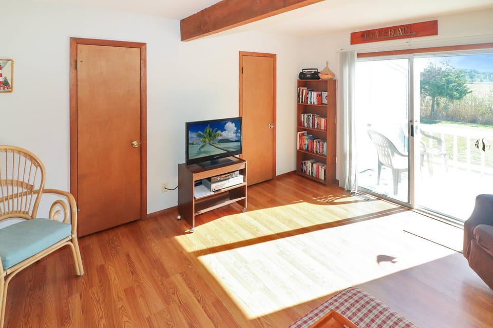 Joint Venture - Pet friendly & water views! House in Chincoteague Island