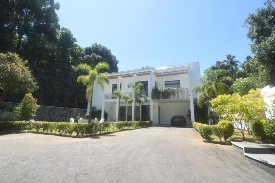 Property building, Day, Garden, Garden view