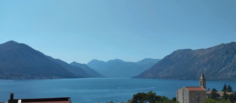 Apartment Prosperus with Sea View Apartment in Dobrota