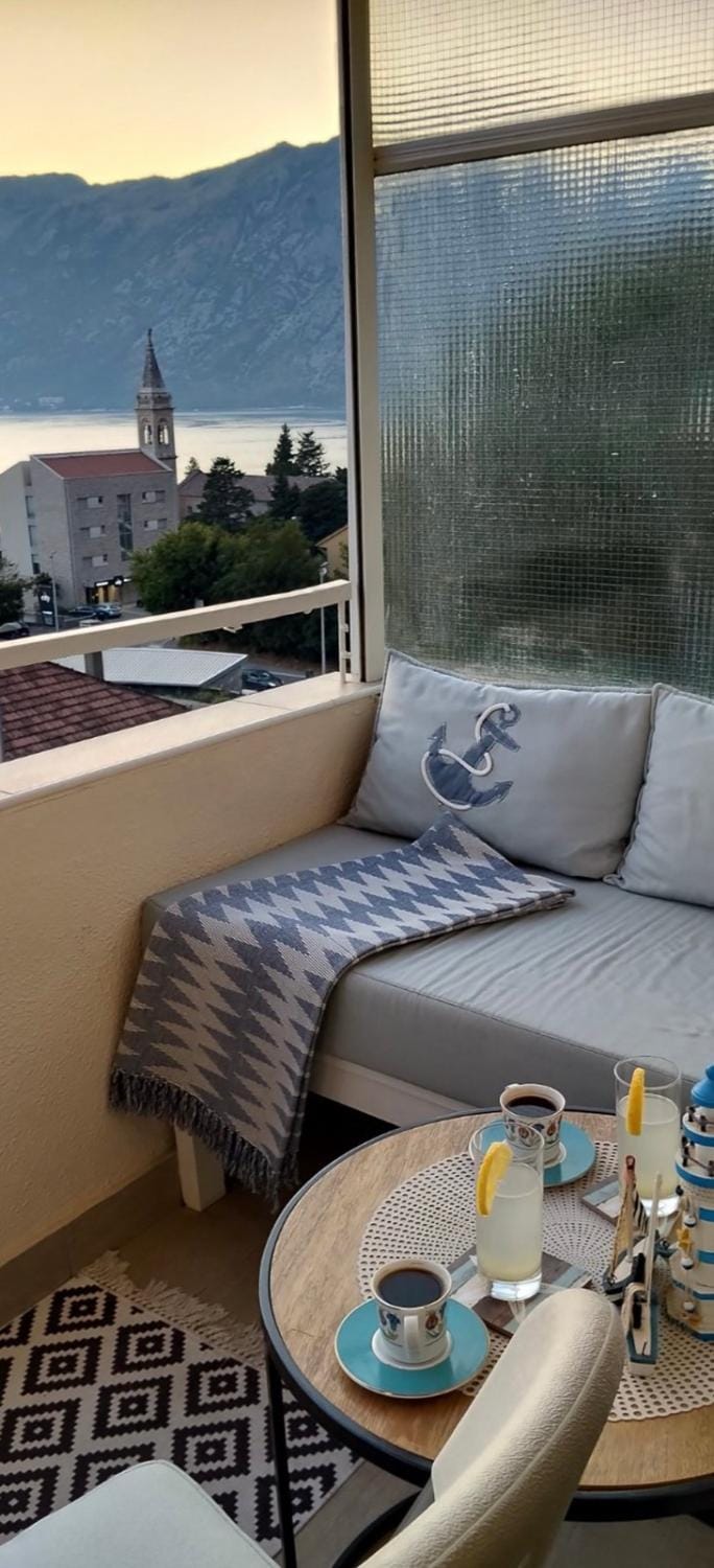 Apartment Prosperus with Sea View Apartment in Dobrota