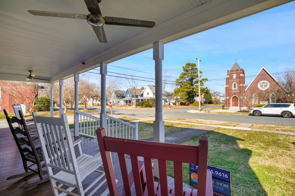 Junxtion - Impeccably Restored Historic Home in Downtown Cape Charles! House in Cape Charles