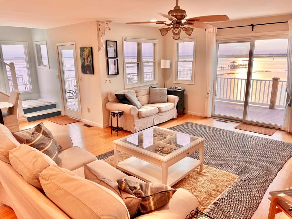 La Vie - Waterfront, boat dock & Pool! House in Chincoteague Island