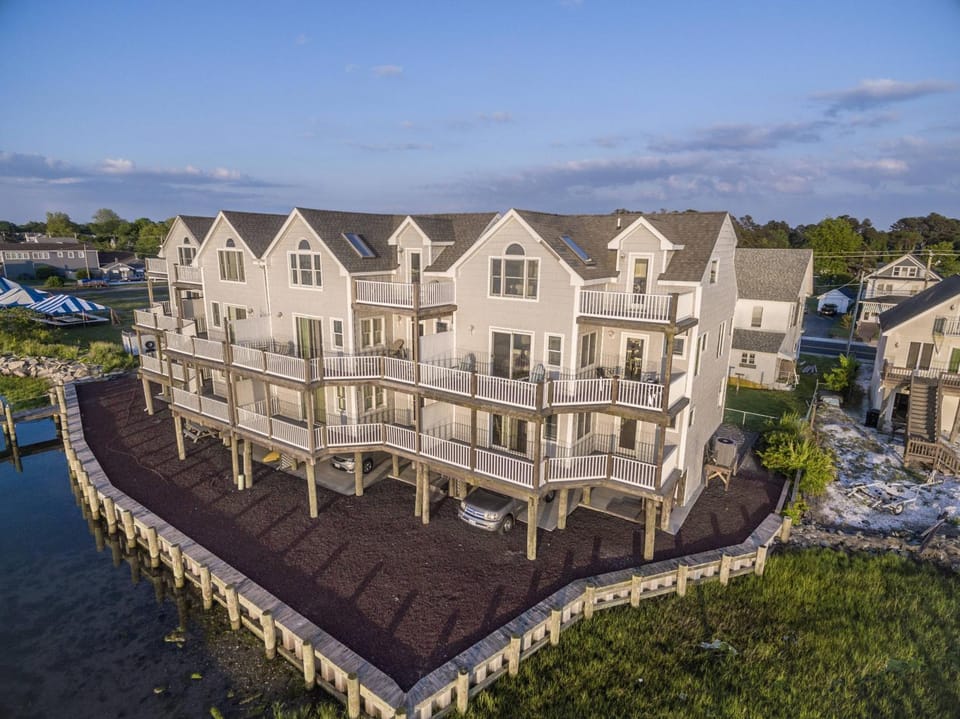 La Vie - Waterfront, boat dock & Pool! House in Chincoteague Island