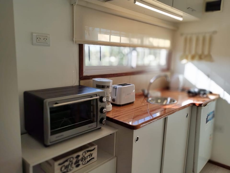 Kitchen or kitchenette, dishwasher