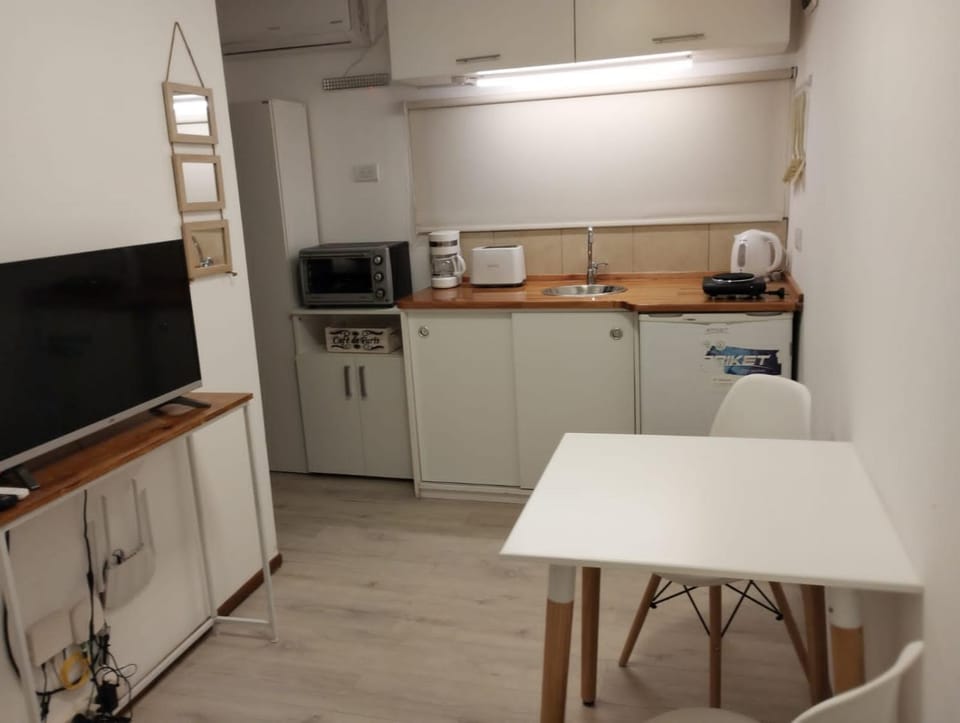 TV and multimedia, Kitchen or kitchenette, toaster