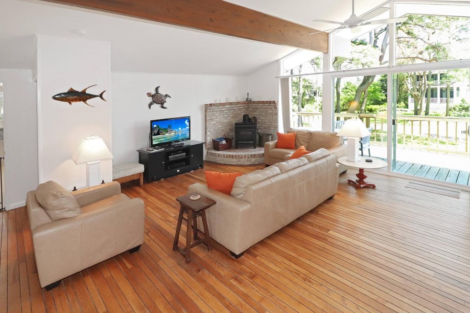 Langtree - Pet friendly, waterfront with boat dock! House in Chincoteague Island