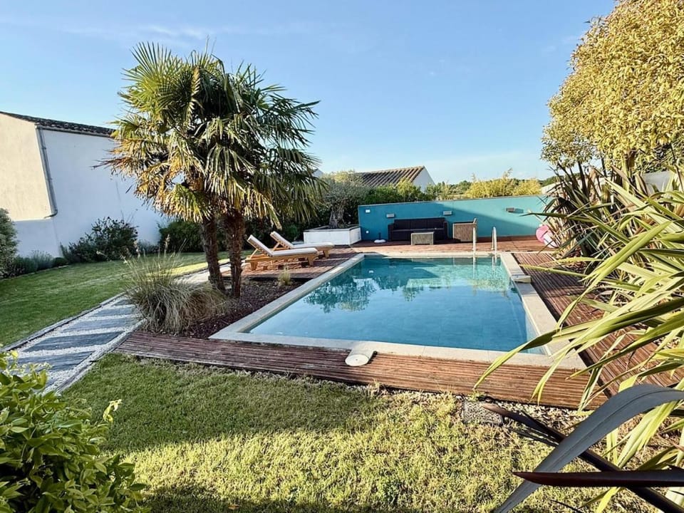 Havre de paix, studio de charme avec jardin, terrasse ensoleillée et piscine privée Apartment in Nouvelle-Aquitaine