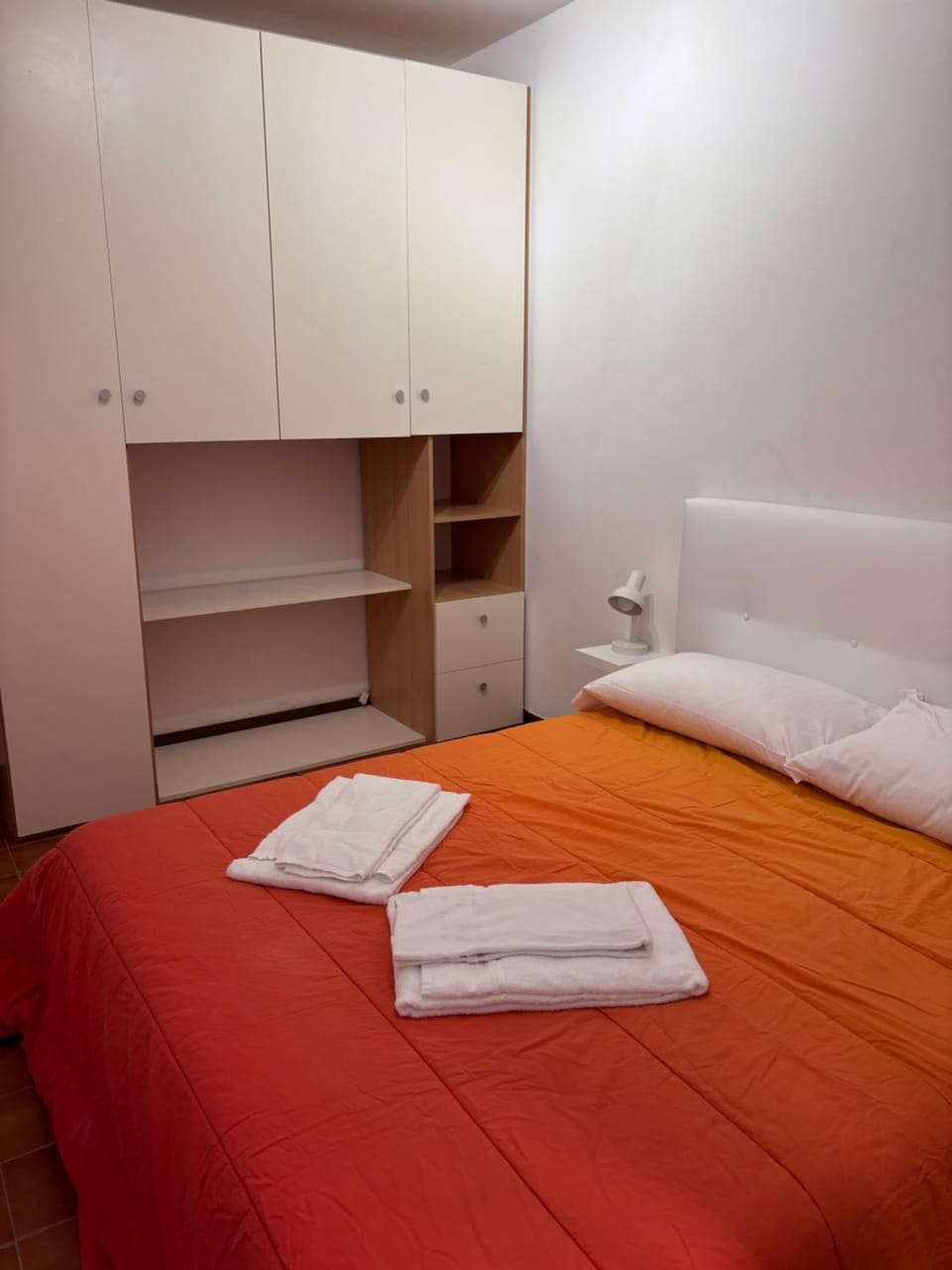 Bed, Photo of the whole room, wardrobe