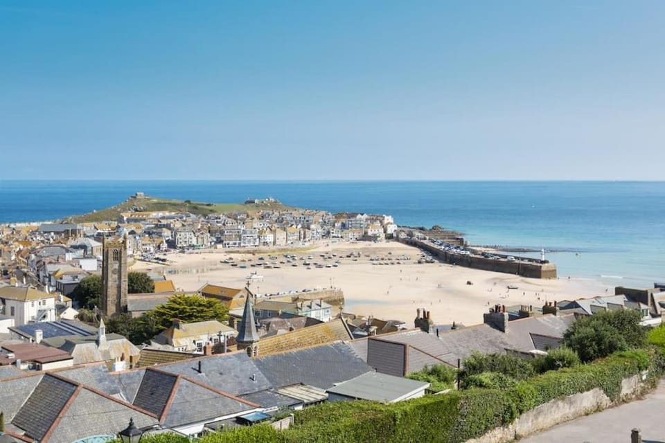 Pendunes - Spectacular views, turquoise sea, love Cornwall House in Saint Ives