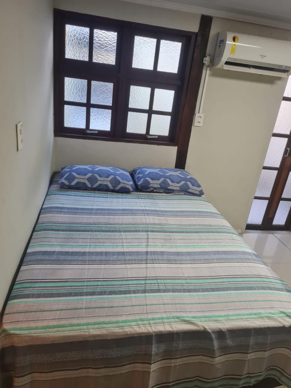Bed, Bedroom, air conditioner