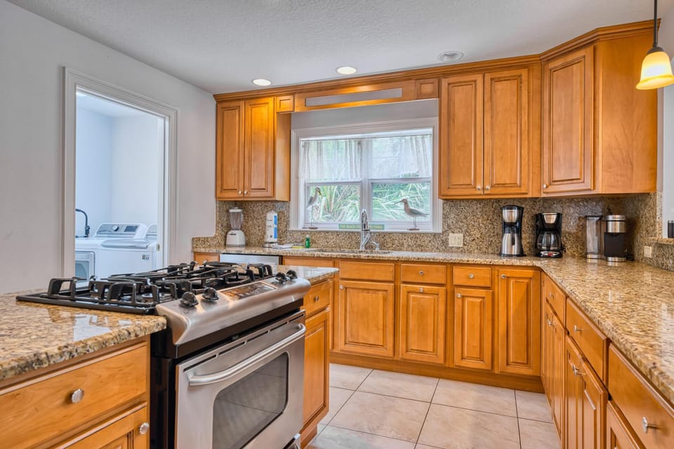 Cinco Siesta by Beachside Management House in Siesta Beach
