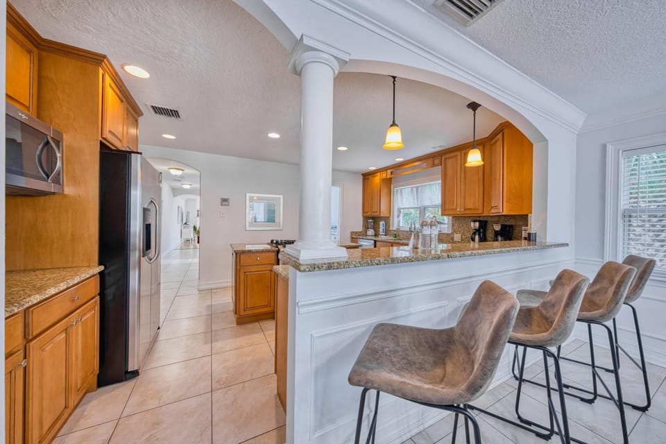 Cinco Siesta by Beachside Management House in Siesta Beach