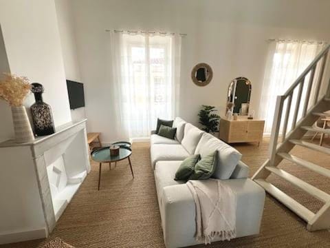 Duplex de charme, hyper centre, place des Carmes Apartment in Avignon