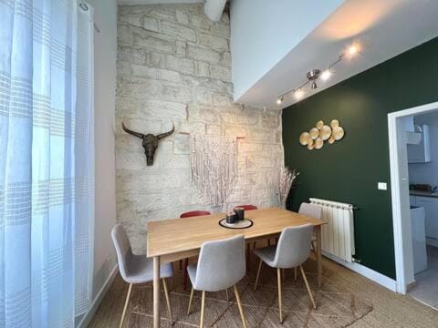 Duplex de charme, hyper centre, place des Carmes Apartment in Avignon