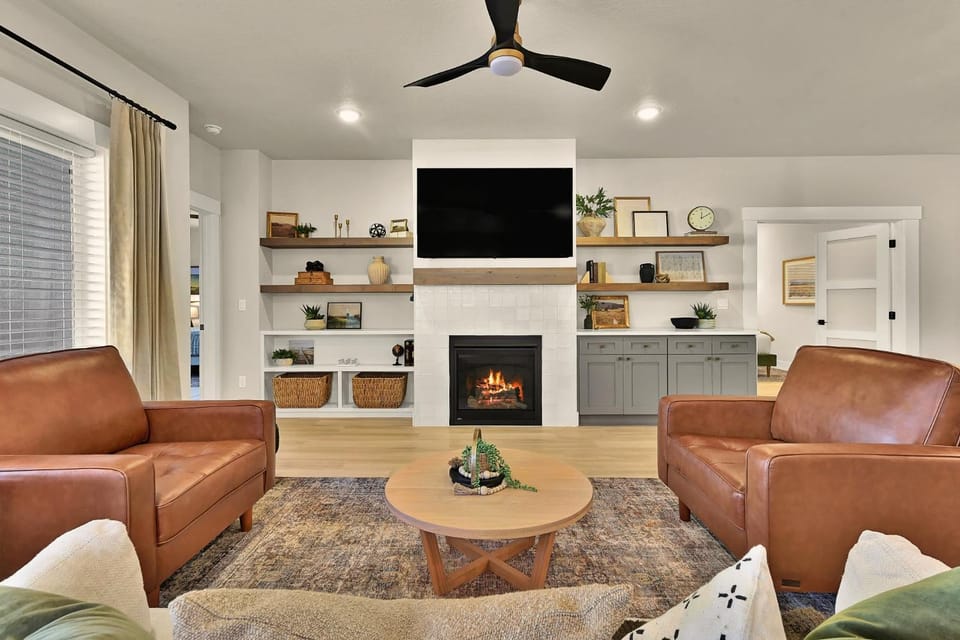 TV and multimedia, Living room, fireplace