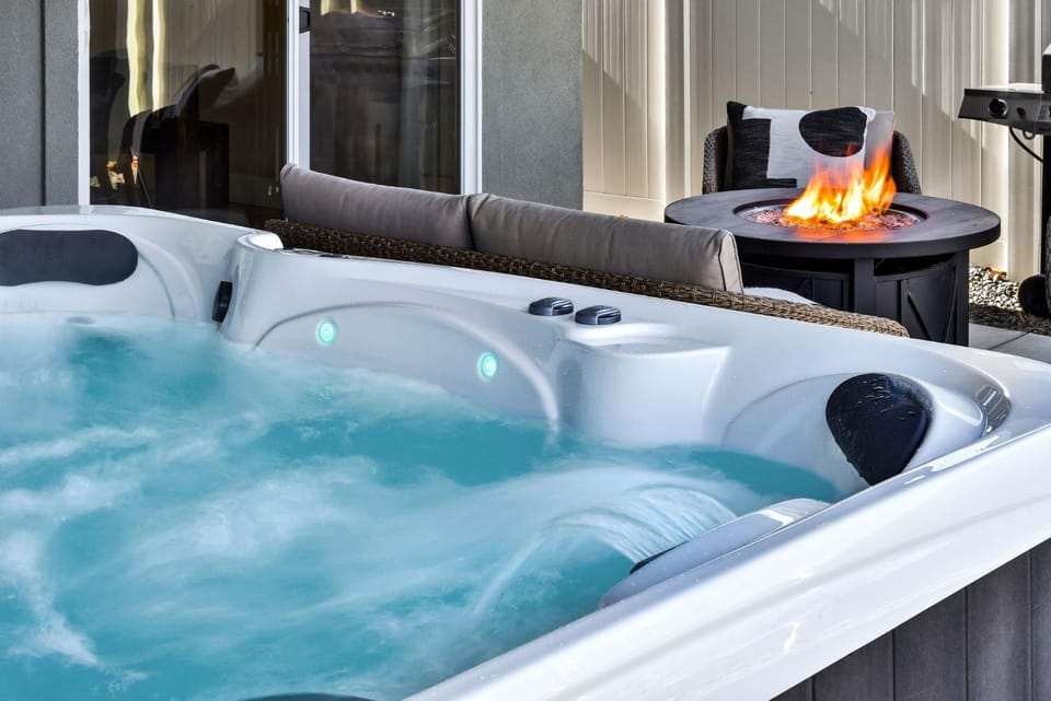 Patio, Hot Tub