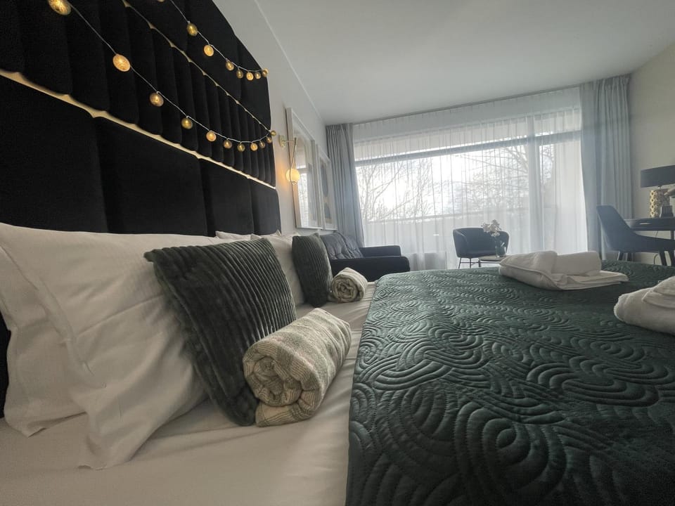 Bed, Living room, Photo of the whole room, Bedroom