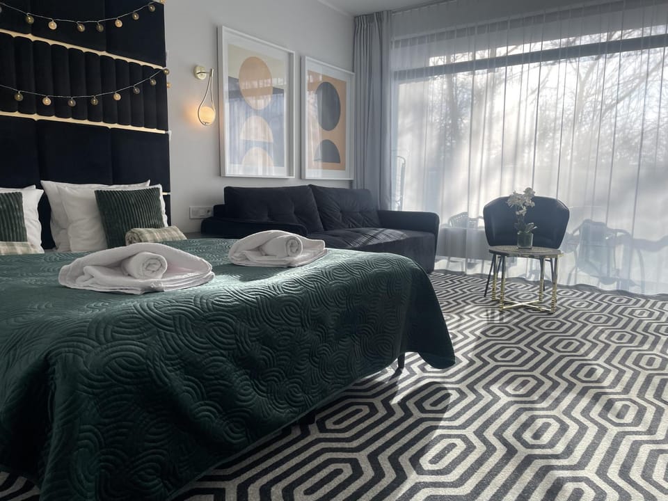 Bed, Living room, Photo of the whole room