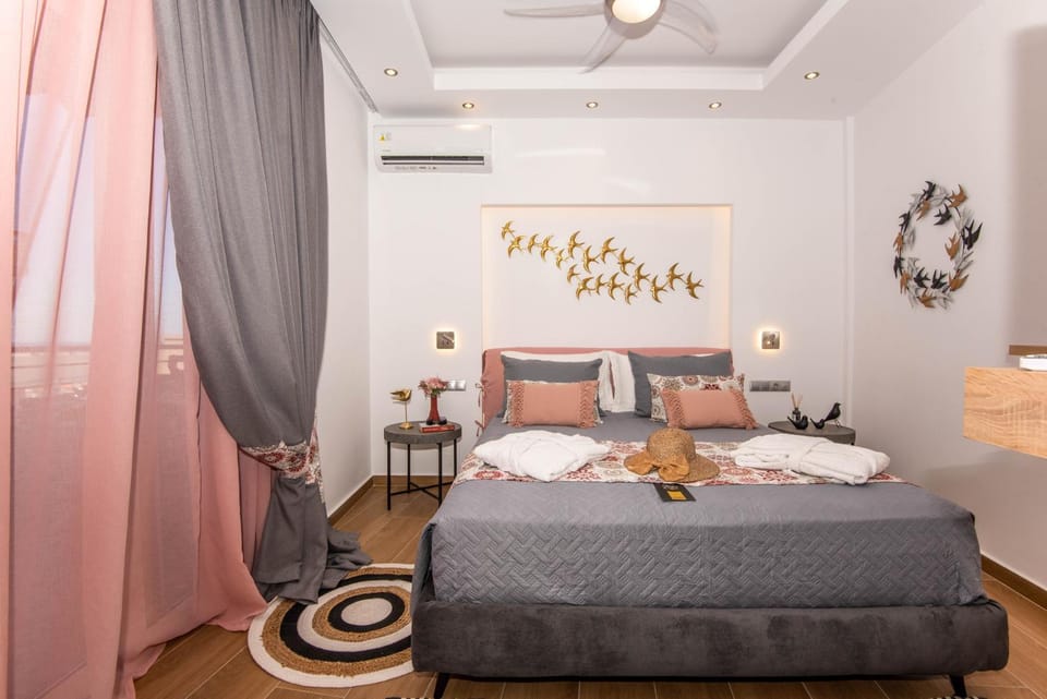 Bed, Photo of the whole room, Bedroom, towels, air conditioner