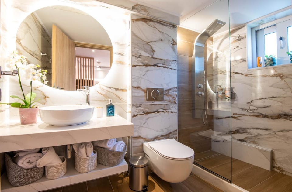 Shower, Toilet, Bathroom, bidet, towels