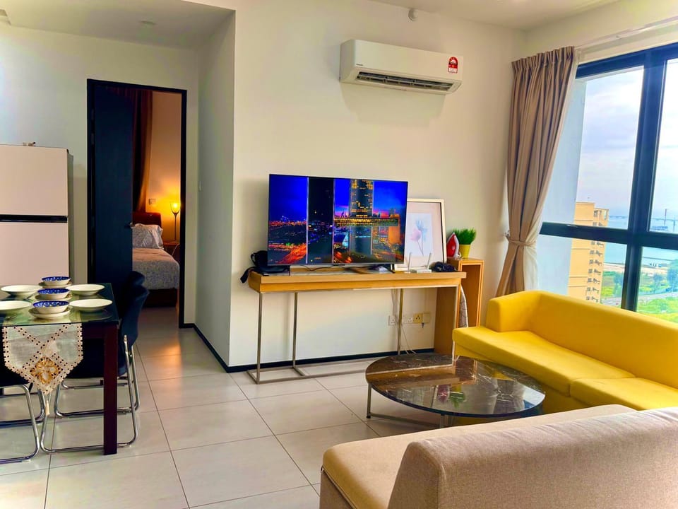 Modern 2BR Home 5 Queen Beds, Near Attractions Apartment in George Town