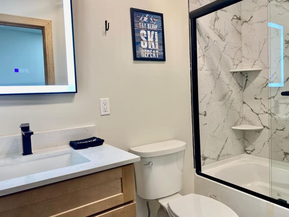 Luxury 1 Bedroom Lodge Unit 301 House in Wilmington
