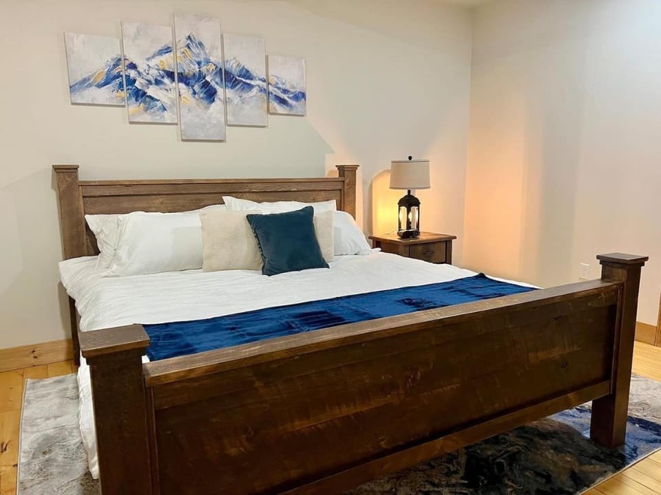 Luxury 1 Bedroom Lodge Unit 301 House in Wilmington