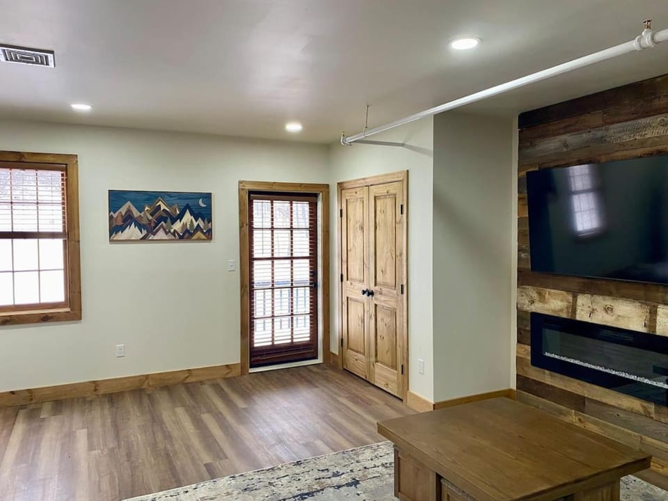 Luxury 1 Bedroom Lodge Unit 301 House in Wilmington