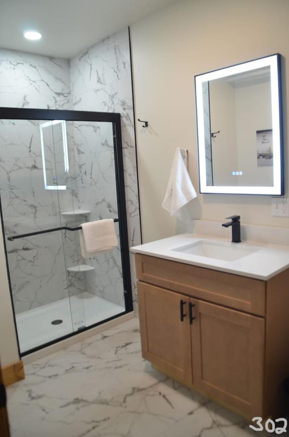Luxury 2 Bedroom Lodge Unit 302 House in Wilmington