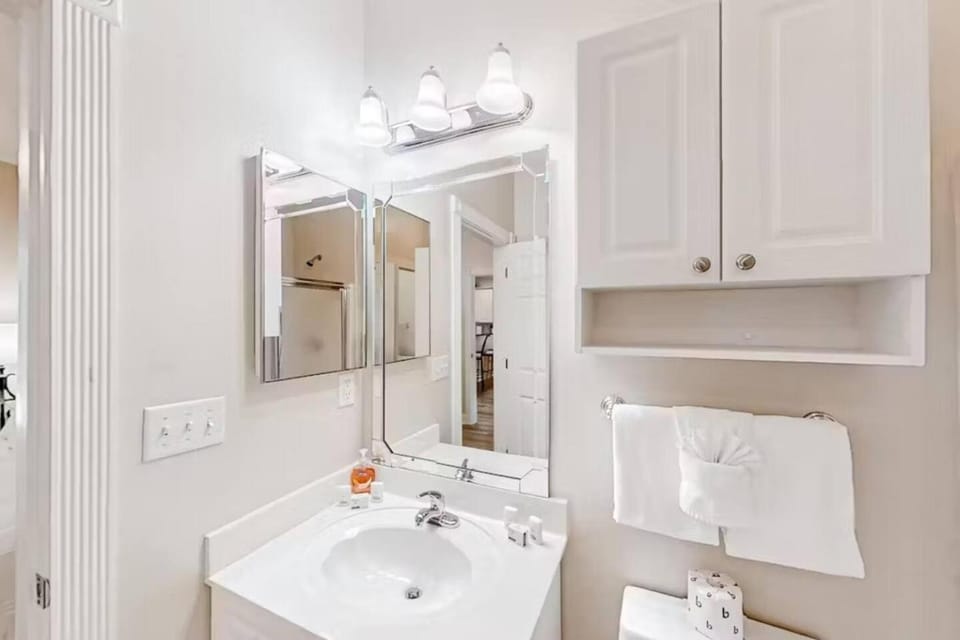 Bathroom, towels