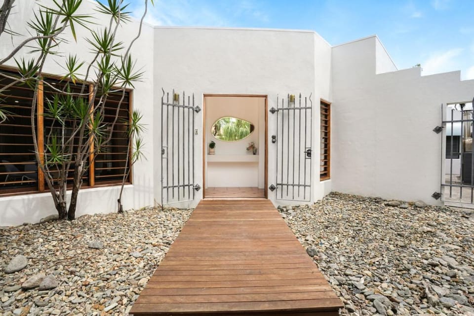 Casa Del Sol Palm Cove House in Palm Cove