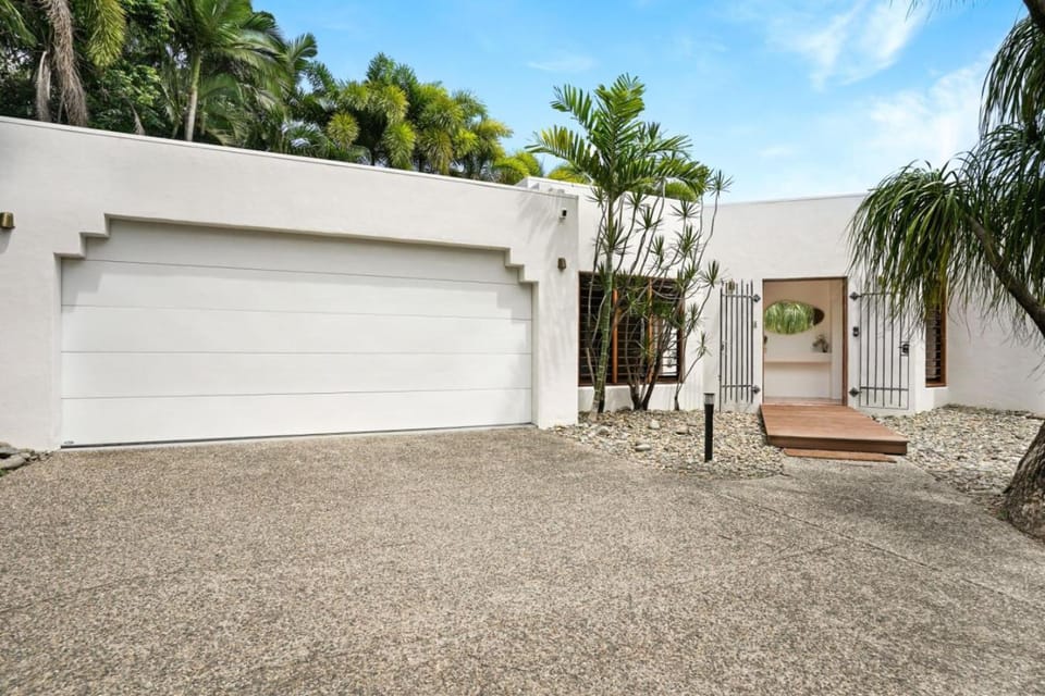 Casa Del Sol Palm Cove House in Palm Cove