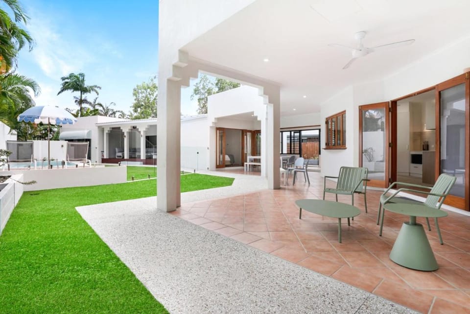 Casa Del Sol Palm Cove House in Palm Cove