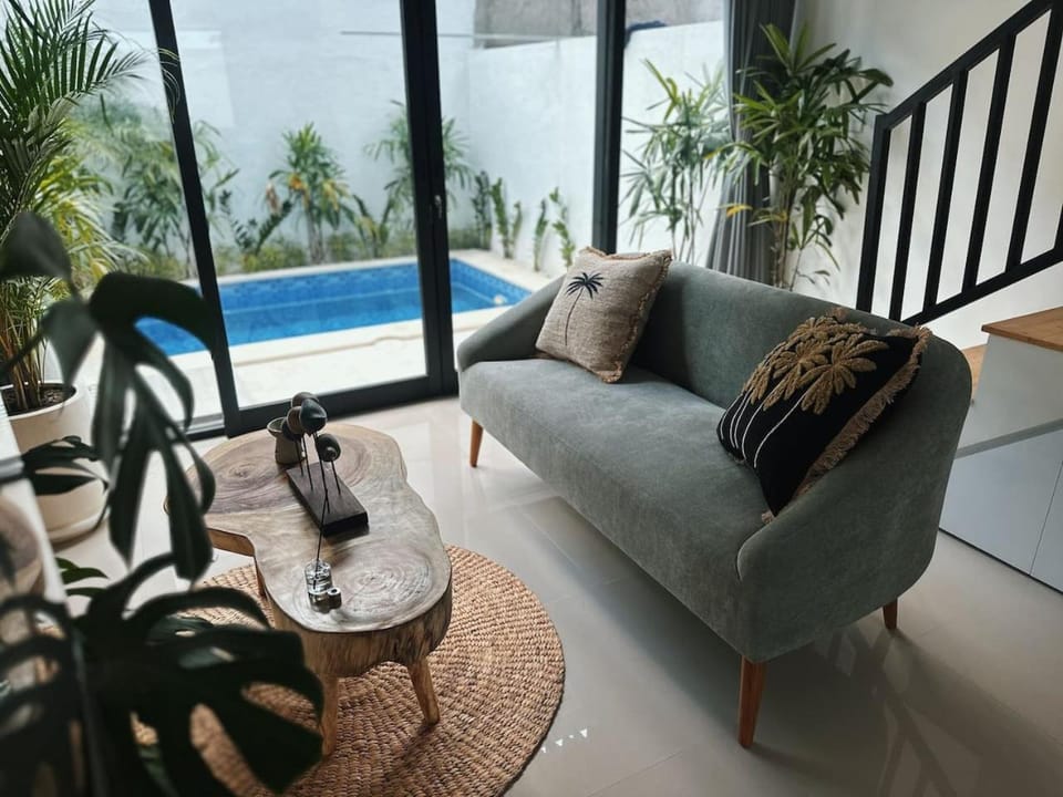 Patio, Garden, View (from property/room), Balcony/Terrace, Living room, Seating area, Garden view, Pool view, Swimming pool, sunbed