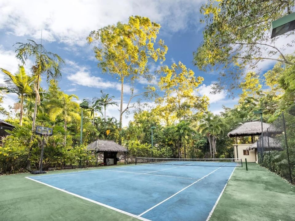 Pool Tennis and Cinema 7Beds Bali Inspired Retreat House in Brisbane